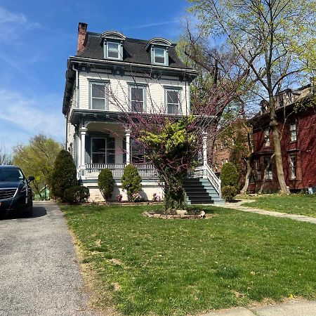 1 Bedroom Private Victorian Apt In Convenient City Location On 5 Acre, Sleeps 4 Poughkeepsie Exterior foto