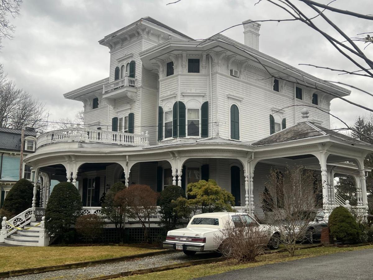 1 Bedroom Private Victorian Apt In Convenient City Location On 5 Acre, Sleeps 4 Poughkeepsie Exterior foto
